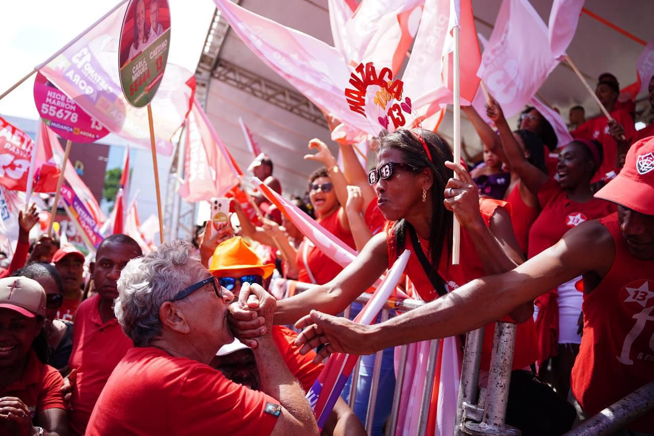 Caetano acompanha desfile cívico e lidera caminhada em Vila de Abrantes